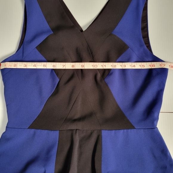 BCBG Maxazria - Sleeveless Sheath Dress, Blue with Black Block - Size 10 - Picture 2 of 6